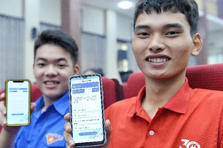 Các bạn trẻ hào hứng tranh tài ngay tại buổi lễ phát động Cuộc thi. 