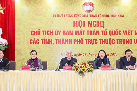 Các đồng chí chủ trì Hội nghị.