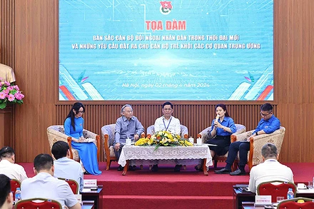 Các diễn giả trao đổi ý kiến tại Tọa đàm.