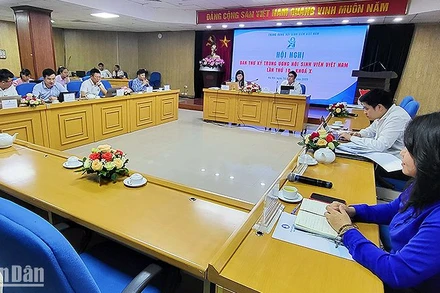 Các đại biểu dự Hội nghị tại đầu cầu Hà Nội. 