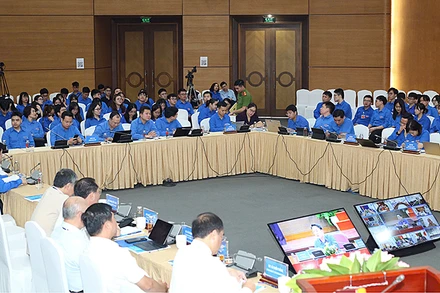 Các đại biểu dự Tọa đàm tại đầu cầu Hà Nội.