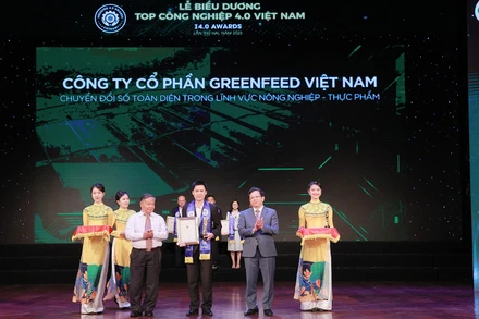 Ban tổ chức biểu dương các doanh nghiệp tại Chương trình lần thứ hai.