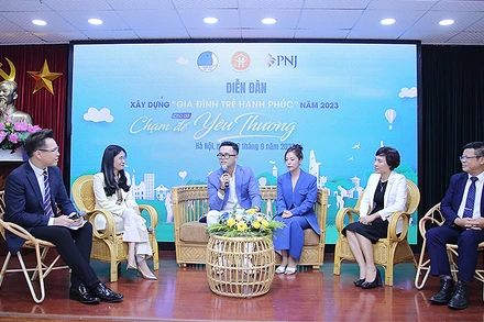 Gia đình hot Tiktoker MC Đức Bảo – Phương Thảo tham gia Diễn đàn.