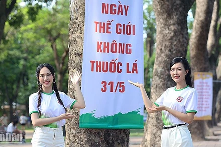 Á hậu Việt Nam 2022 Trịnh Thùy Linh và Người đẹp Nhân ái - Top 5 Hoa hậu Việt Nam 2022 Nguyễn Ngọc Mai tại Giải chạy “Thanh niên Việt Nam nói Không với thuốc lá và thuốc lá điện tử năm 2023”.