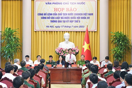 Toàn cảnh buổi họp báo.