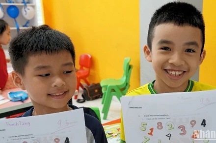 Các em học sinh hào hứng tham gia chương trình. 