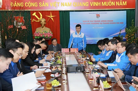 Đồng chí Bùi Quang Huy điều hành buổi làm việc.