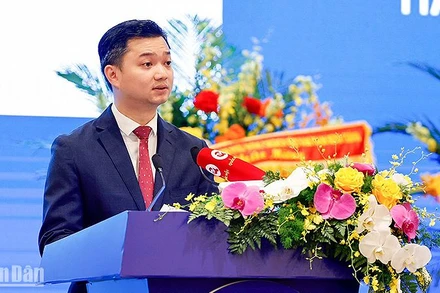 Bí thư Trung ương Đoàn Thanh niên Cộng sản Hồ Chí Minh Nguyễn Minh Triết báo cáo kết quả Tọa đàm "Tăng cường năng lực số cho thanh niên".