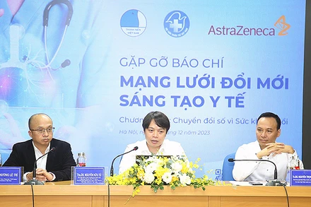 Đại diện các đơn vị tổ chức chương trình thông tin với báo chí tại buổi gặp gỡ.