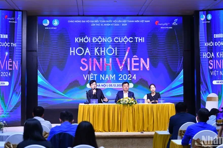 Đại diện Ban tổ chức cung cấp thông tin về Cuộc thi. 