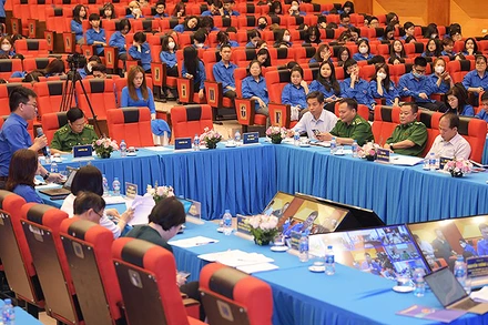 Toàn cảnh Diễn đàn tại đầu cầu Hà Nội.