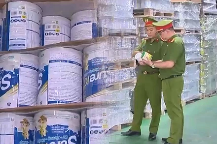 Bộ Công an công bố 12 sản phẩm sữa giả, mở rộng điều tra 