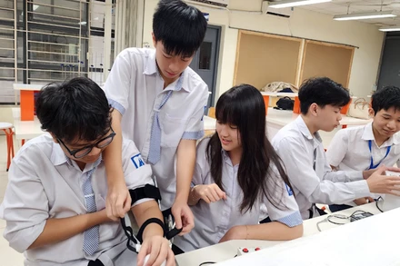 Giờ thực hành của nhóm nghiên cứu.