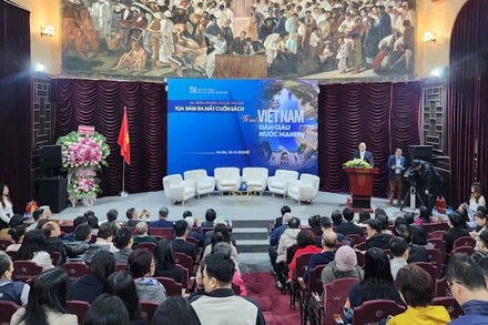 Quang cảnh buổi tọa đàm.