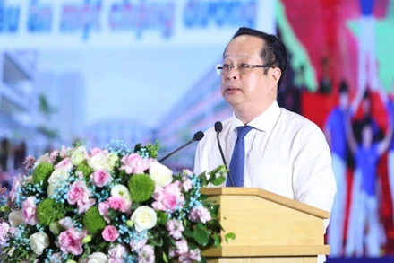 Giám đốc Sở Giáo dục và Đào tạo Hà Nội Trần Thế Cương báo cáo tại hội nghị.