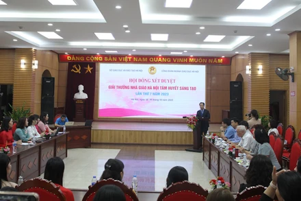 Quang cảnh buổi họp Hội đồng xét duyệt.