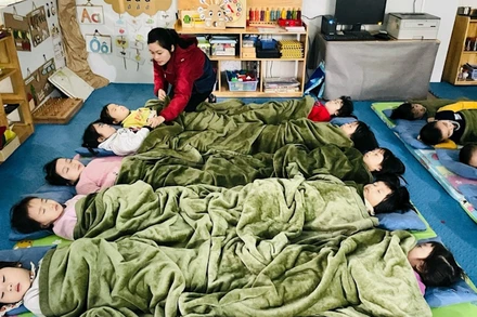 Giờ ngủ trưa của học sinh Trường mầm non số 6, quận Ba Đình, Hà Nội.