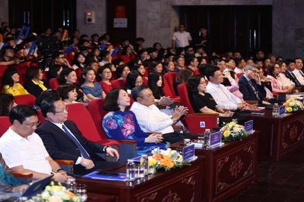 Các đại biểu tham dự đêm chung khảo. (Ảnh: THANH TÙNG)