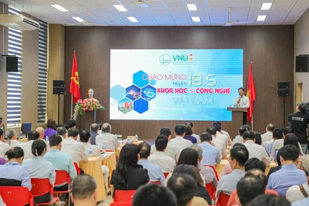 Quang cảnh buổi gặp mặt các nhà khoa học.