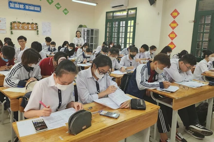 Giờ học của học sinh Trường trung học phổ thông Lý Thường Kiệt, quận Long Biên, Hà Nội.