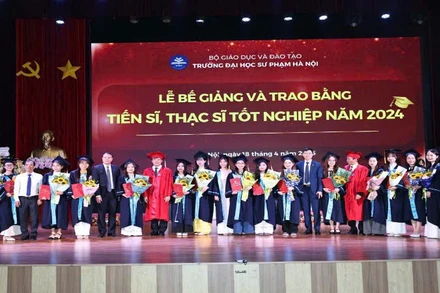 Quang cảnh buổi lễ trao bằng tốt nghiệp. (Ảnh: THANH TÙNG)