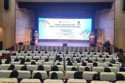 Quang cảnh buổi lễ ra mắt Quỹ đồng hành học sinh, sinh viên vùng khó khăn.