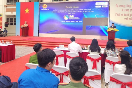 Quang cảnh buổi lễ phát động.