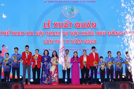 Ban tổ chức thực hiện nghi lễ xuất quân.