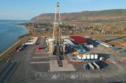 Một cơ sở khai thác dầu ở Kikube, Uganda. Ảnh: THX/TTXVN