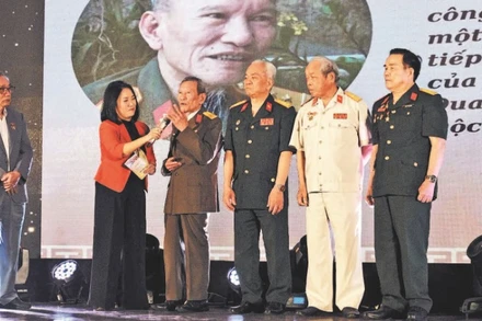 Các nhân chứng lịch sử hồi tưởng lại về ngày chiến thắng trong cuộc gặp gỡ xúc động tại Bảo tàng Hà Nội.