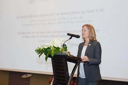 Giám đốc Quốc gia USAID Việt Nam Aler Grubbs phát biểu tại sự kiện.