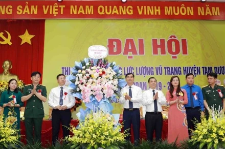 Bí thư Tỉnh ủy Vĩnh Phúc Dương Văn An chúc mừng Đại hội.
