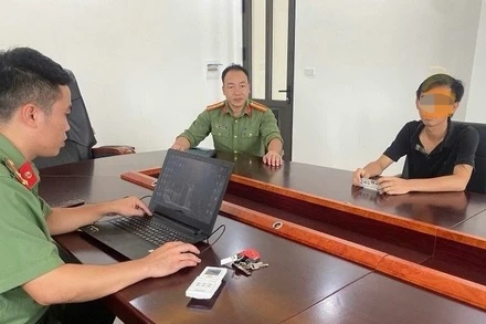 Công an tỉnh Hải Dương làm việc với đối tượng tung tin sai sự thật về tình hình mưa, lũ trên mạng xã hội.