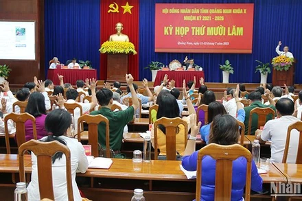 Các đại biểu thống nhất thông qua 22 nghị quyết.