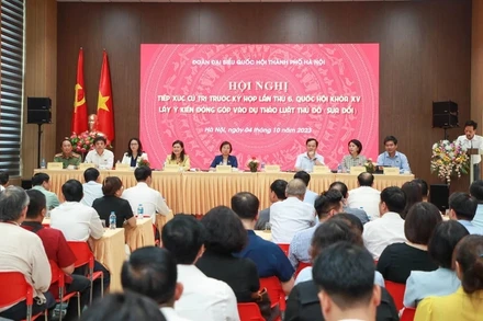 Đông đảo các chuyên gia, nhà khoa học, cử tri dự hội nghị.
