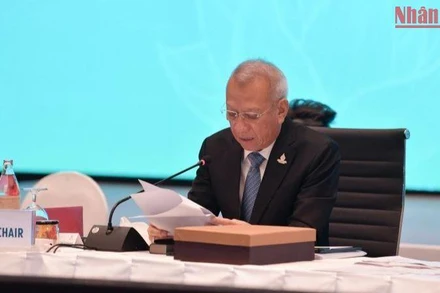 Bộ trưởng Du lịch và Thể thao Thái Lan Phiphat Ratchakitprakarn phát biểu khai mạc Hội nghị. (Ảnh: Nam Đông)