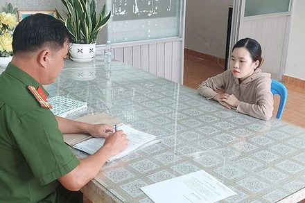 Nguyễn Thị Trang Anh tại cơ quan Công an.