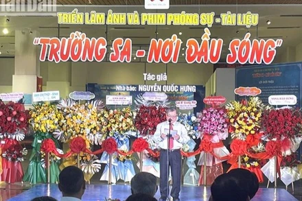 Giám đốc Bảo tàng Đắk Lắk Đinh Một phát biểu khai mạc triển lãm.