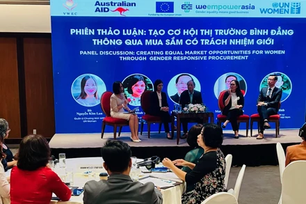 Đại diện các tổ chức, doanh nghiệp chia sẻ thông tin tại phiên thảo luận.