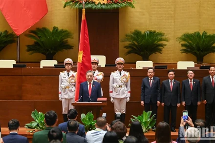 Chủ tịch nước Tô Lâm thực hiện nghi lễ tuyên thệ nhậm chức.