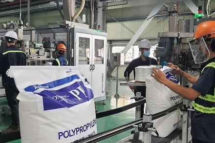 Sản xuất hóa chất tại Công ty trách nhiệm hữu hạn Hóa chất Hyosung Vina, doanh nghiệp vừa xin tăng vốn đầu tư thêm 250 triệu USD.