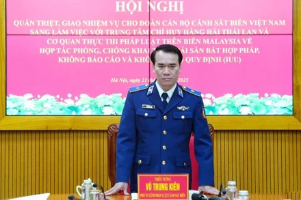 Thiếu tướng Vũ Trung Kiên, Phó Tư lệnh Pháp luật Cảnh sát biển Việt Nam chủ trì hội nghị.