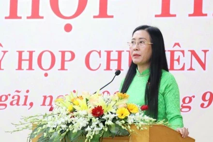 Bí thư Tỉnh ủy, Chủ tịch Hội đồng nhân dân tỉnh Quảng Ngãi Bùi Thị Quỳnh Vân phát biểu tại kỳ họp.