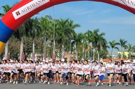 Các vận động viên nữ tham gia đua tài.