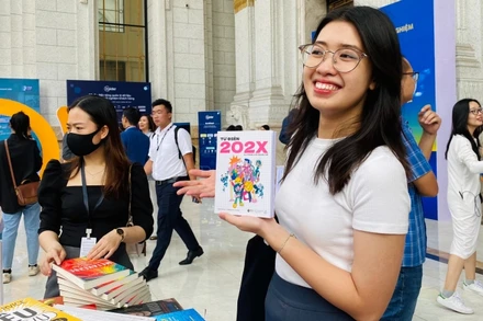 Bạn đọc với cuốn từ điển 202X".