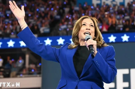 Phó Tổng thống Mỹ Kamala Harris phát biểu trong cuộc vận động tranh cử ở bang Wisconsin ngày 20/8/2024. (Ảnh: AA/TTXVN)