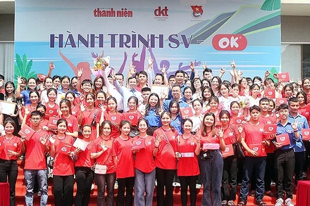 Sinh viên Quảng Bình hào hứng tham gia chương trình.