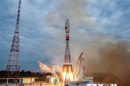 Tên lửa Soyuz 2.1b mang theo Tàu thăm dò Mặt Trăng Luna-25 được phóng từ Sân bay Vũ trụ Vostochny ở vùng Viễn Đông, Nga, ngày 11/8. (Ảnh: AFP/TTXVN)
