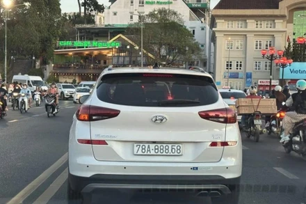 Biến biển số ô-tô 78A-088.58 thành 78A-888.68.