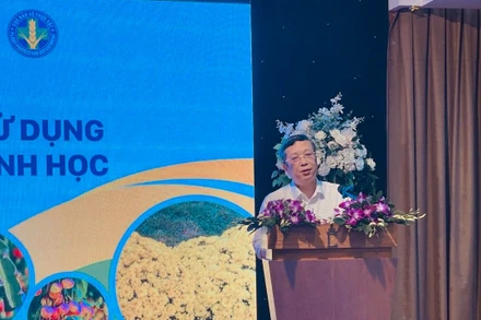 Thứ trưởng Nông nghiệp và Phát triển nông thôn Hoàng Trung phát biểu tại Hội nghị.